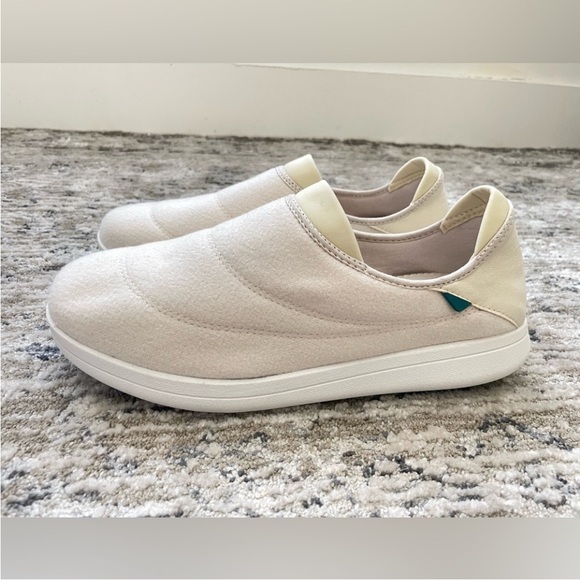 Beige shoes - Picture 2 of 3